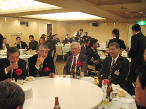 和やかな雰囲気で歓談