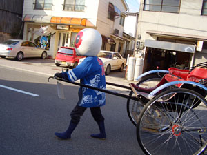 目玉オヤジが人力車を引いてました