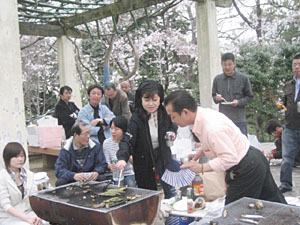 「これ焼けてるよー」「お、旨そう」