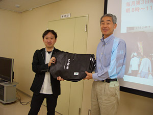 三斎バックを、贈呈致しました