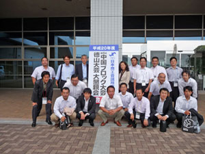 場所移動して大懇親会会場前にて