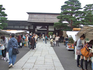 こちらは陣屋前朝市の様子