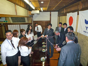 お相手の女性の中に福川委員長が!