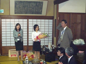 山本副会長から大山卒業生へ