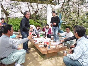 ほろ酔い気分でポーズ