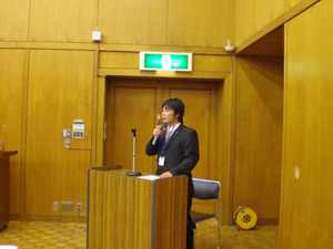 総会司会 事務局 片山さん