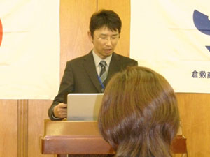 綱領朗読を行う会員拡大研修委員会・森山祐介委員