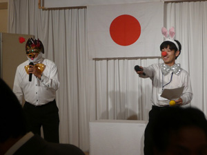 ノリノリな進行役「ワンワンとぴょん吉」