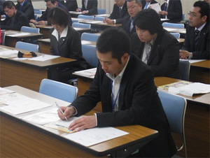 みなさん熱心に聞いています